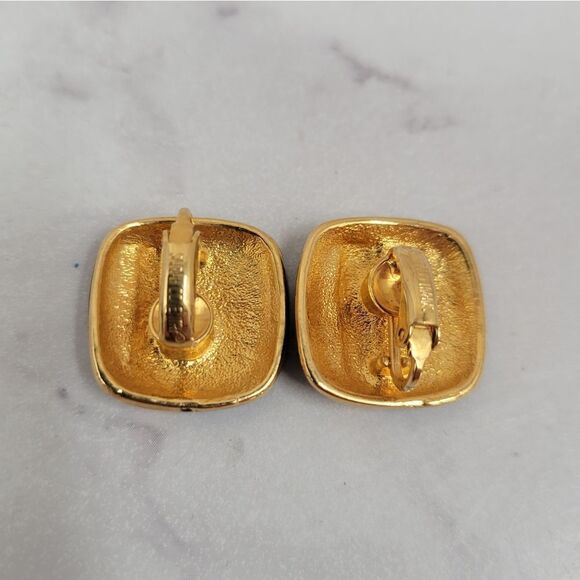 Sarah Coventry Earrings Vintage 80s Black Enamel and Gold Toned Square Clip On - Picture 5 of 6